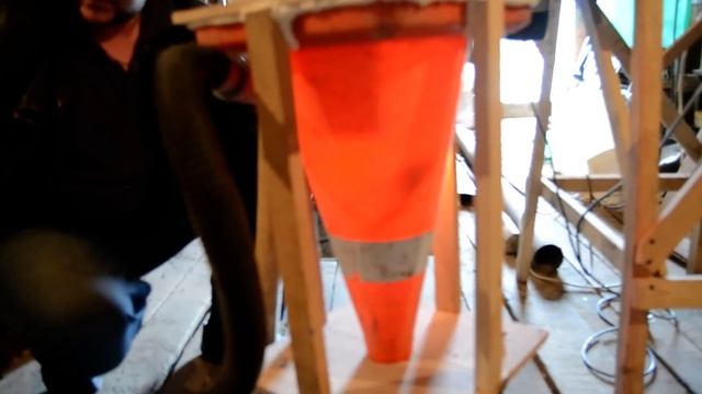 Самодельный циклонный фильтр из советского пылесоса "Циклона"и дорожного конуса . смотреть онлайн