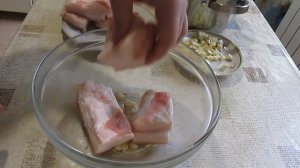 Как СОЛИТЬ САЛО В РАССОЛЕ! Сало в рассоле рецепт!