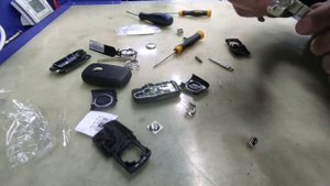 Ключ Volkswagen. Замена элемента питания и ездил своими руками легко!