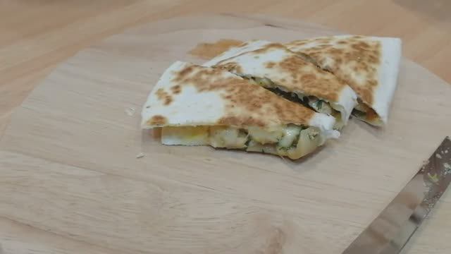 Тортильи с мясной начинкой