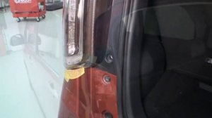 Замена ламп в фаре стоп сигнала на Honda N-WGN, Honda N-WGN Custom