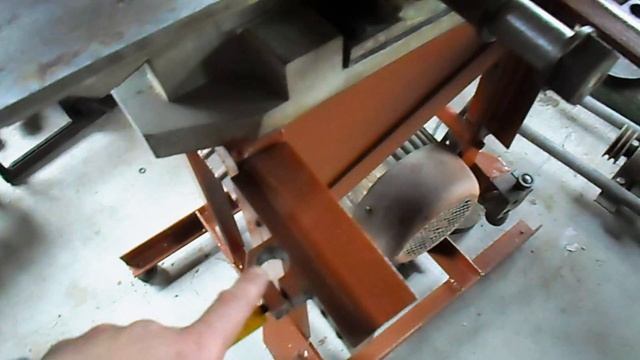 Самодельный деревообрабатывающий станок/self-made woodworking machine.