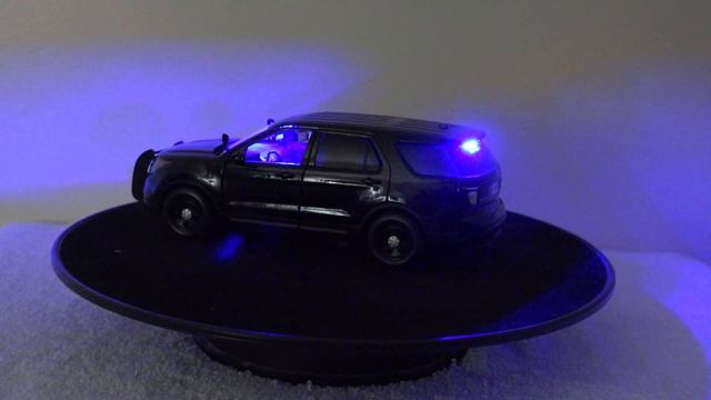 1:24 UNDERCOVER FORD EXPLORER PI UTILITY POLICE INTERCEPTOR смотреть онлайн