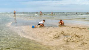 Золотые пляжи Азовского моря. Городской пляж «Каменка» в Ейске