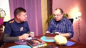 Антикризисные меры обсуждают депутат Лаврентий Августович и его помощник Шурка