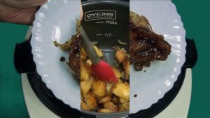 Котлета на косточке, запечённая с картофелем