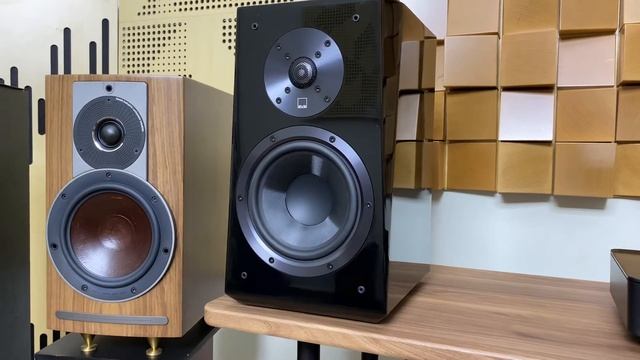 SVS Ultra Bookshelf - A pair of speakers you have to consider within 1200-1300$ смотреть онлайн