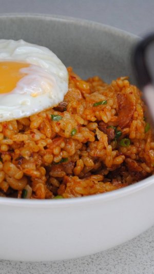Жареный рис с кимчи | кимчипоккымпаб | острое блюдо корейской кухни