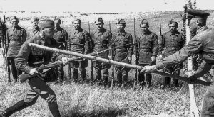 Учеба красноармейцев перед отправкой на фронт была не менее тяжелой, чем сражение с немцами.
