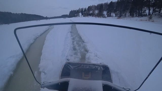 Мотобуксировщик Ураган Тайга. Проходимость по наледи! Смотрите до конца. смотреть онлайн