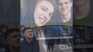 Красивый парень очень похож на Олега Майами