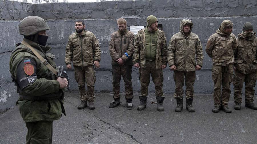 Эксперт призвал тщательно контролировать солдат ВСУ, перешедших на сторону РФ