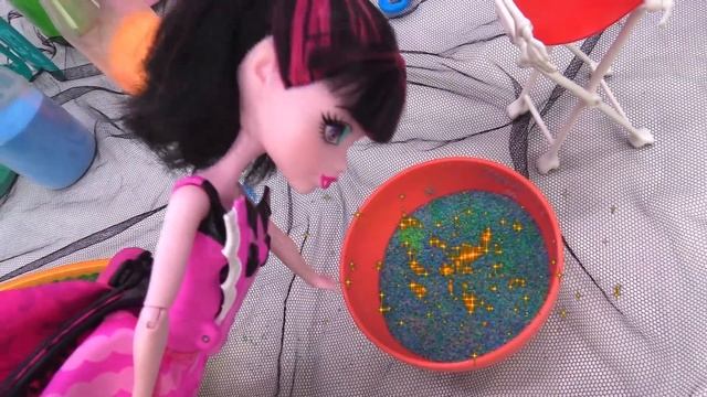 Готовимся к Хеллоуину с Монстер Хай - Варим зелье смотреть онлайн