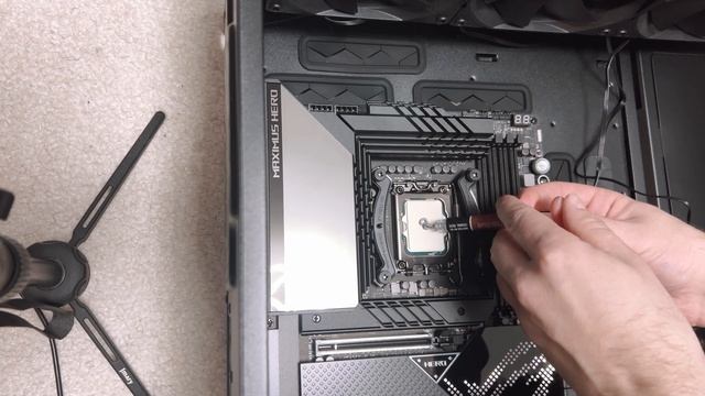 Assembling PC on intel i9-12900k | Сборка ПК на i9-12900k смотреть онлайн