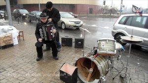 Знаменитые донецкие уличные музыканты о перемирии в Донецке