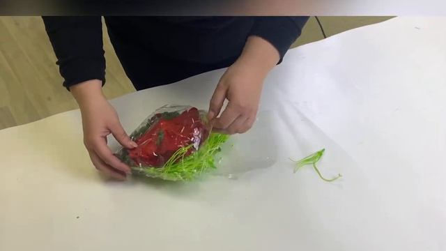 Сборка голов искусственных цветов из высечки