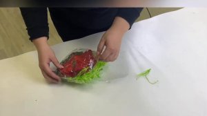 Сборка голов искусственных цветов из высечки