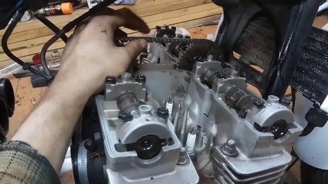 Yamaha XJR400 натяжение новой цепи ГРМ / new cam chain tension смотреть онлайн