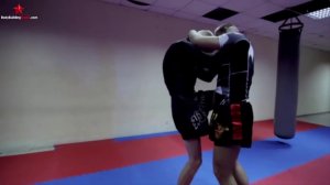 Клинч в Муай Тай для ринга и для улицы - скрутки и спарринг