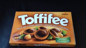 Упаковка шоколадных конфет toffifee