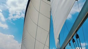 Почему опасно кататься на парусной яхте, управление парусами утопили камеру