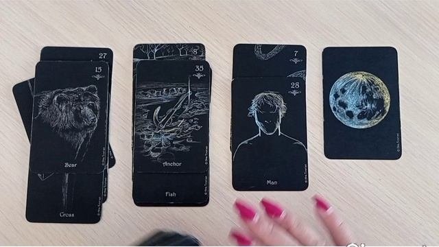 какой мужчина на пороге?