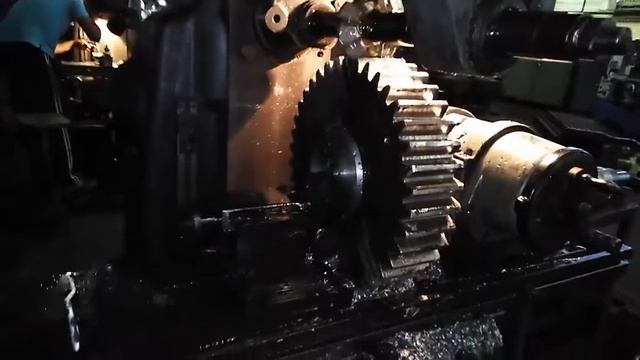 Фрезерование зубчатого колеса фрезеровка шестерни нарезка зуба смотреть онлайн