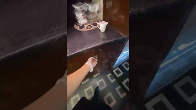 Кухонное оборудование и посуда на борту бизнес-джета