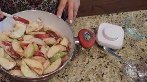 ДОМАШНИЙ ПИРОГ с замороженными ягодами и яблоками .