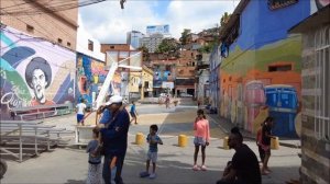 ВЕНЕСУЭЛА, КАРАКАС: ЭКСКУРСИЯ В ТРУЩОБЫ