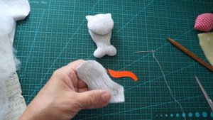 Котёнок игольница.mp4