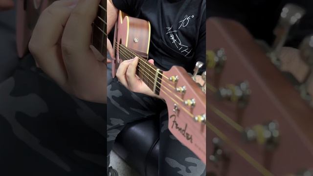 Новая гитара от Fender в розовом цвете! Подробнее в описании #guitar #acoustic #acousticguitar