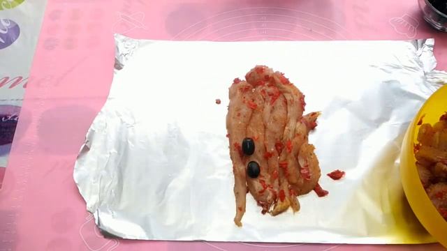 МРАМОРНЫЙ РУЛЕТ ИЗ КУРИНОГО ФИЛЕ!ОЧЕНЬ ВКУСНО) смотреть онлайн