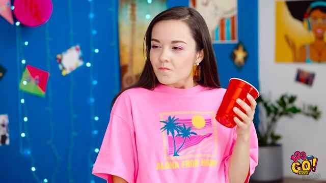 ЗВЕЗДНЫЕ ЛАЙФХАКИ С ОДЕЖДОЙ! || Модные идеи и советы для девушек и парней от 123 GO! GOLD смотреть онлайн