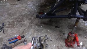 Ремонт квадроцикла, передняя подвеска. Разобрал ..