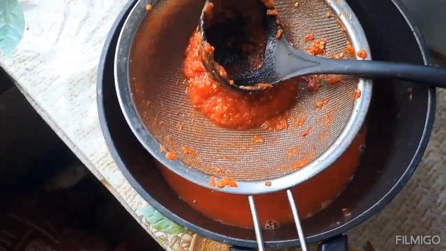 Густая томатная паста,домашнего приготовления.