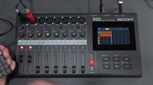 ZOOM R20 Multitrack: unbox, quick record, copy and paste, split tracks, built-in synth track