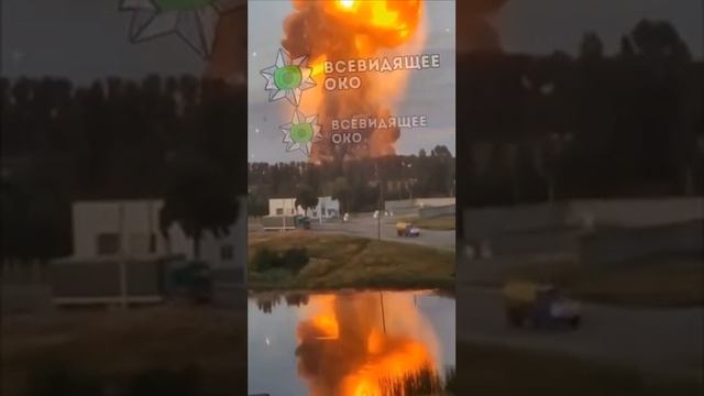 В сети появилось мощное видео прилета по складу с боеприпасами в Одесской области