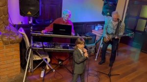 Юный артист поет песню Шамана  19-11-2023