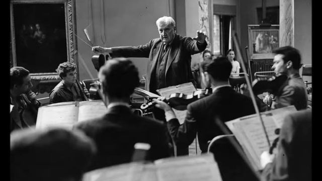 Ralph Vaughan Williams Suite de Ballet (IV. Passepied) смотреть онлайн