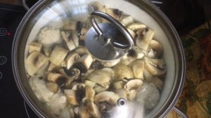 Суп с куриными фрикадельками и грибами