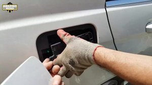 How to Correctly Remove the Fuel Cover for Paint Selection on Mercedes W212