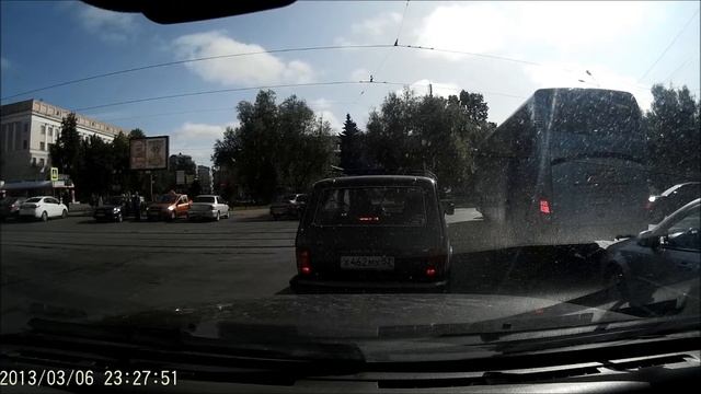 Автобус и трамвайные пути смотреть онлайн