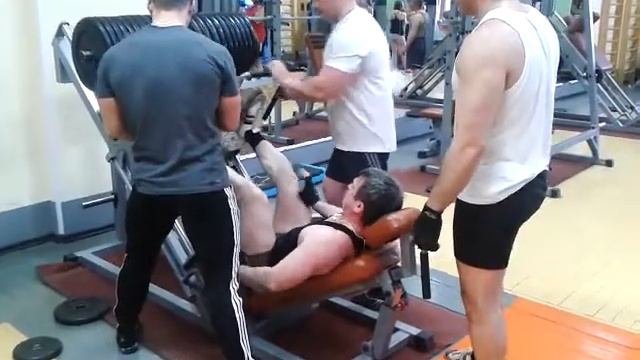 Жим ногами 400кг. смотреть онлайн
