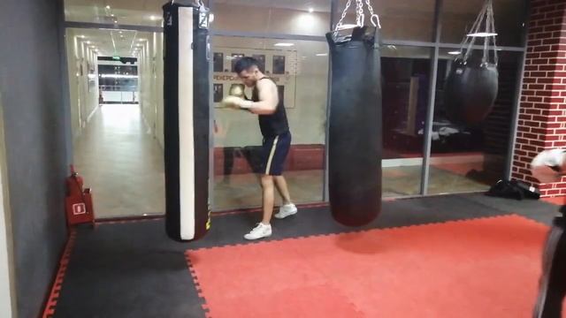 Бобурбек Юлдашев. Работа на мешке?ringpolskapl BOBURBEK Kiling the Heavy Bag смотреть онлайн