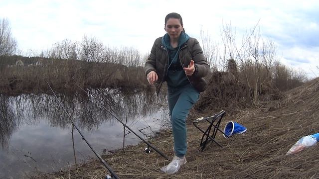 ВЕСЕННЯЯ РЫБАЛКА НА ПОПЛАВОК на реке Первые поклевки КЛЮЮТ ВСЕ Russian fishing