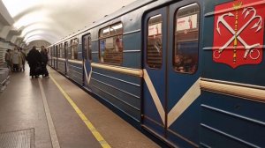 Отправление Редкого Поезда Синяя Смерть на Станции Невский Проспект