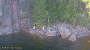 Падение со скалы.