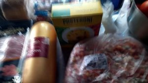 ПРОСТАЯ ЖИЗНЬ //ОБРАБОТКА ОГУРЦОВ И ЛУКА//ЖИЗНЬ В ЧАСТНОМ ДОМЕ