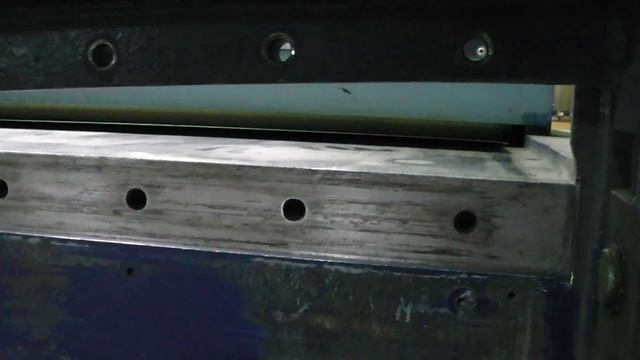 Замена режущей кромки ножей на гильотине Часть 4 смотреть онлайн